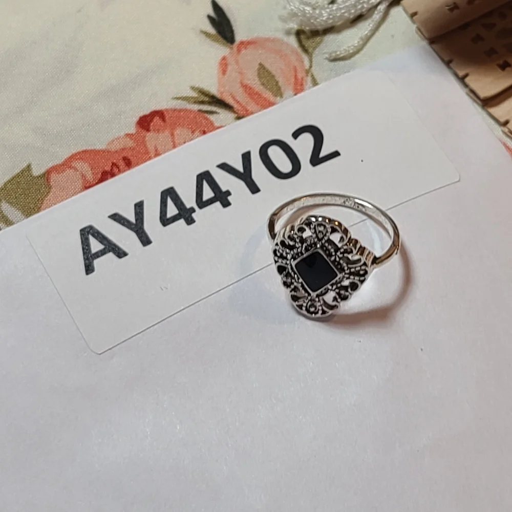 Vintage ladies ring